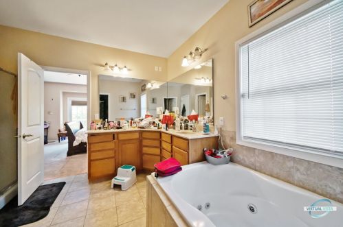 2247 Luther Lowell Ln, Sycamore IL  60178-8751 exterior