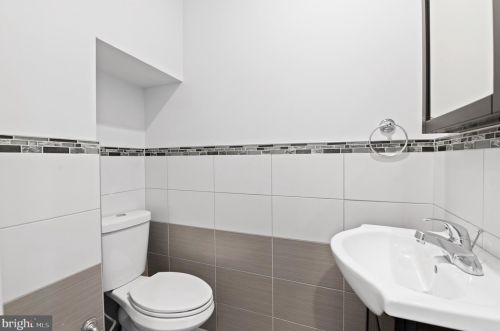 2611 10th St, Philadelphia PA 19148-4403 exterior