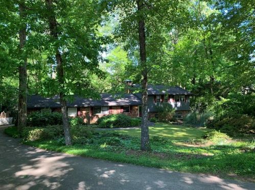 500 Carriage Dr, Atlanta GA  30328-3307 exterior