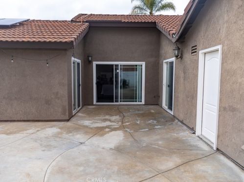 11568 Freedom Trl, Riverside CA  92503-5066 exterior