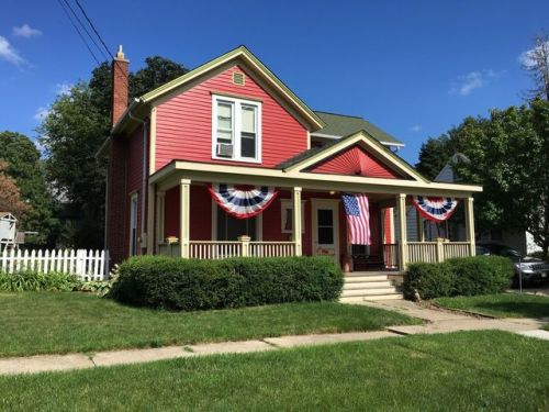 415 Madison St, Bull Valley, IL 60098-3330