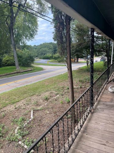 732 Covington St, Jackson, GA 30233-1719