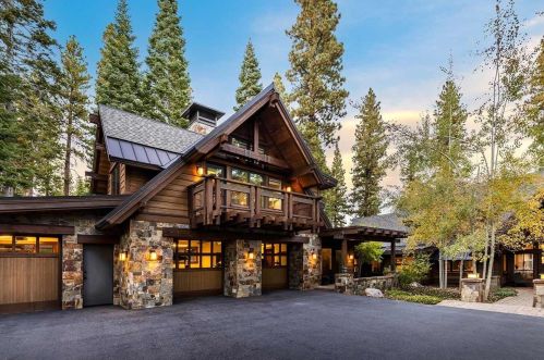 8262 Valhalla Dr, Truckee CA  96161-4297 exterior
