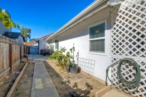 5385 Gooseberry Way, Oceanside CA  92057-4633 exterior