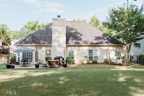 222 Candlewood Dr, Carrollton, GA 30117-4826