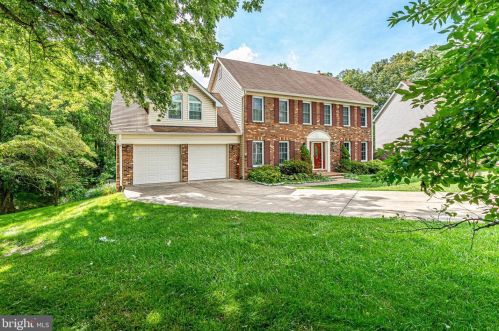 8714 Evangel Dr, Springfield VA  22153-1258 exterior