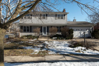 667 Garys Dr, Antioch, IL 60002-1829