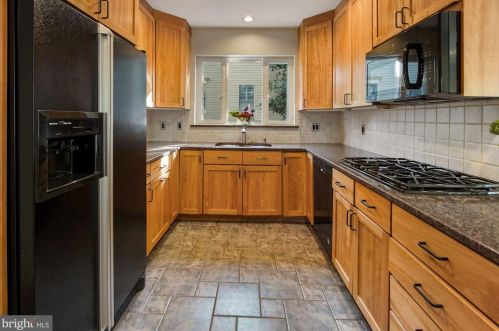 8119 Flower Ave, Silver Spring MD 20912-6646 exterior