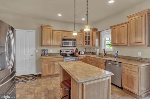 1443 Farm Cross Way, York PA  17408-8537 exterior