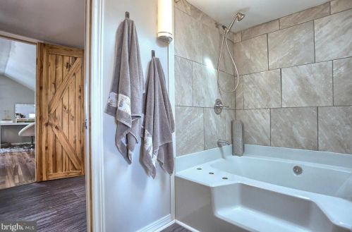 215 Cavalry Rd, Carlisle PA  17013-1606 exterior