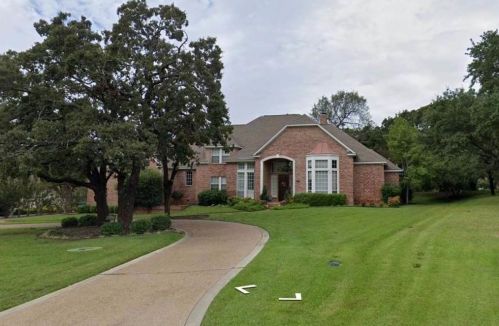 2925 Sun Meadow Dr, Lewisville, TX 75022-5666