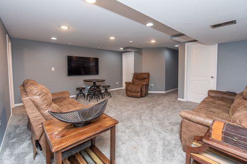 10 Covington Ct, Lemont IL  60490-4924 exterior