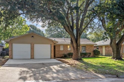 1301 Miles St, Richmond, TX 77471-3835