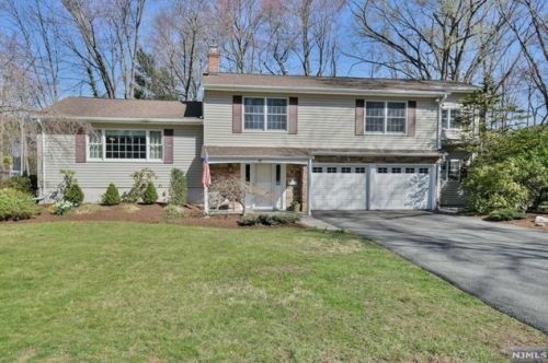 64 Talman Pl, Allendale, NJ 07401-1505