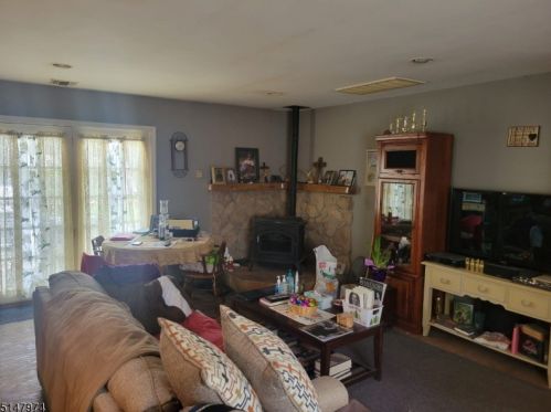 749 Brooklyn Mountain Rd, Hopatcong, NJ 07843-1700