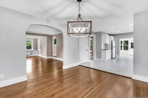 198 Meadow St, Huntington CT  06484-2265 exterior