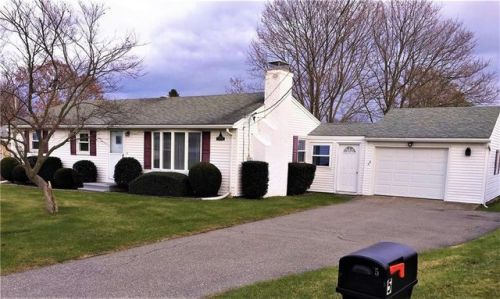 5 Ruth St, Middletown, RI 02842-4546