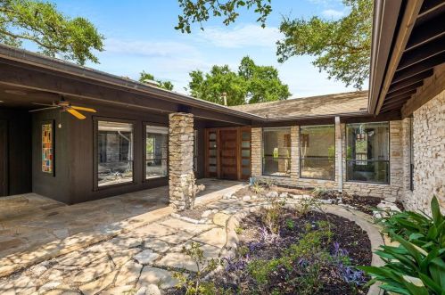 8429 Adirondack Trl, Austin TX  78759-7937 exterior