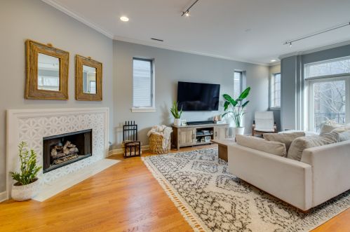 1522 Cleveland Ave, Chicago, IL 60610-1110