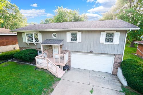 319 Arrowhead Dr, Joliet, IL 60404-9604