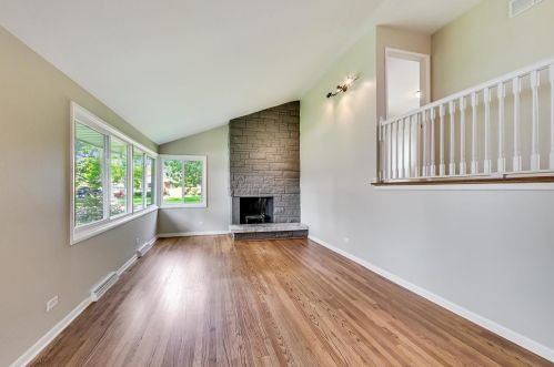 261 Boyd Ave, Elmhurst, IL 60126-3669
