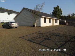 233 Pleasant Ave, Roseburg, OR 97470-5247
