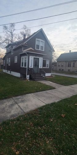 2 137th Pl, Chicago, IL 60827-2910