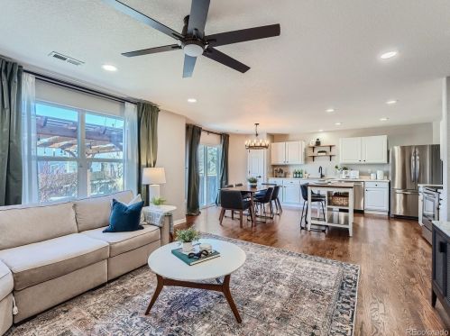 8162 Laredo Ct, Englewood, CO 80112-4627