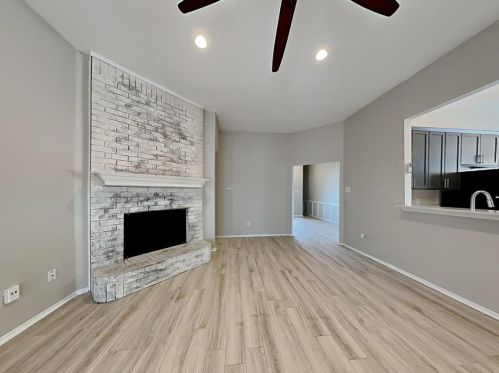 225 Sandlewood Ln, Cedar Hill TX  75104-2933 exterior