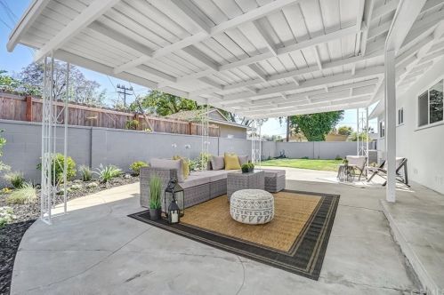 1048 Fairbrook Ln, Santa Ana CA  92706-1106 exterior