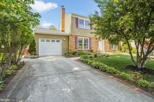 1005 Hertford St, Herndon, VA 20170-3118