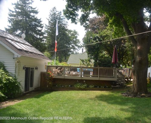 15 Hartshorne Pl, Middletown NJ  07748-2520 exterior