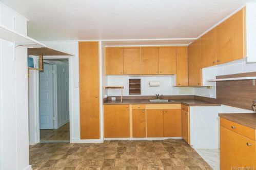 3050 Manoa Rd, Honolulu HI  96822-6513 exterior