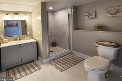 8406 Great Lake Ln, Springfield VA  22153-4004 exterior