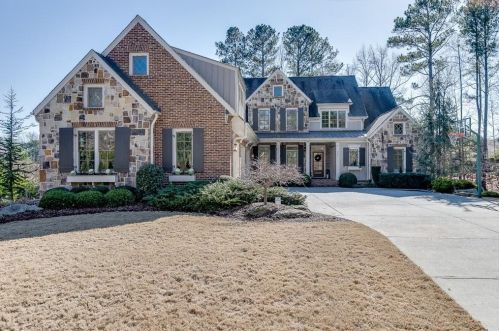906 Basingstoke Ct, Suwanee, GA 30024-8810