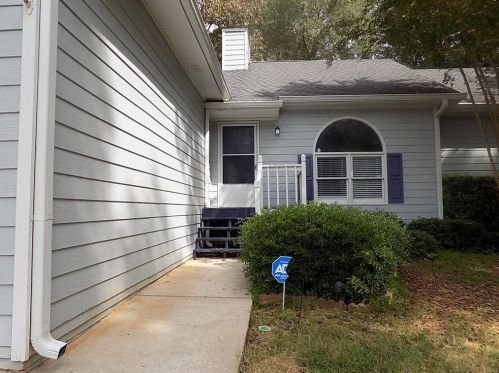 2170 Huntington Dr, Loganville, GA 30052-2690