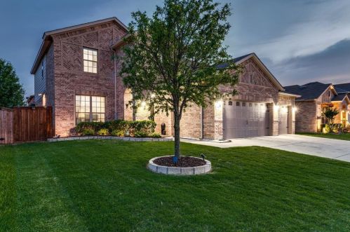 417 Foxcraft Dr, Fort Worth, TX 76131-4271