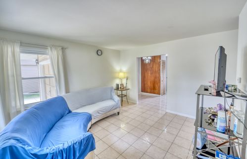 1629 Poplar Ave, Hanover Park, IL 60133-3638