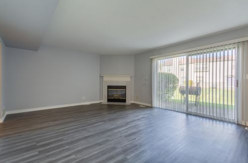 1109 Rockport Dr, Carol Stream IL  60188-2984 exterior