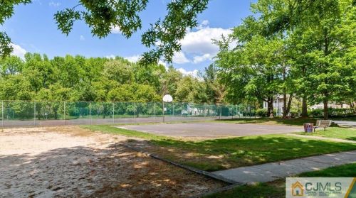 16 Willow Ct, Trenton NJ 08619-4626 exterior