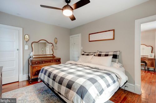 301 Gravers Ln, Philadelphia PA 19118-2802 exterior