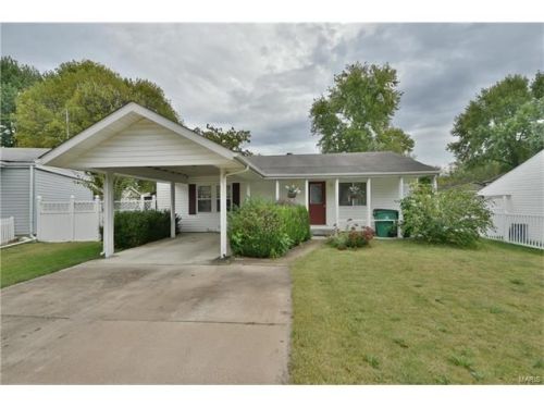 44 Cedar Ledge Dr, Pacific, MO 63069-3409