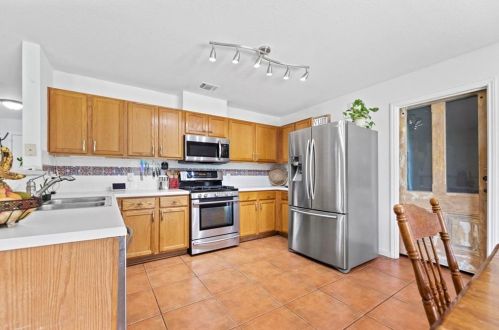 851 Brandi Cir, Uhland TX 78640-5340 exterior