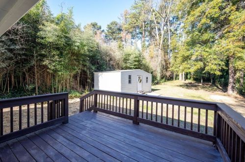 1976 Dering Cir, Atlanta GA  30345-1612 exterior