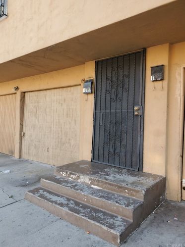 1009 Chester Ave, Compton, CA 90221-2107