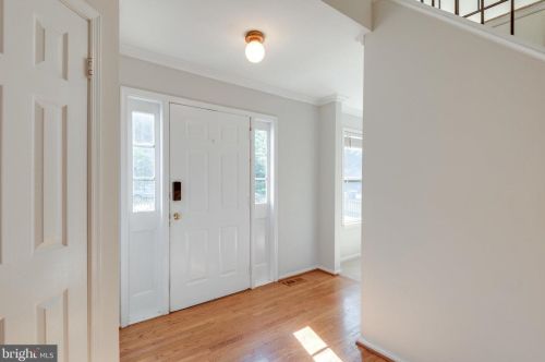 1419 Bayshire Ln, Herndon, VA 20170-3611
