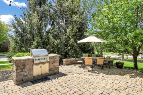 218 Bridle Path Ln, Barrington Hills, IL 60021