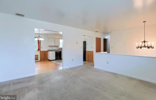 3077 Todd Ln, Lancaster PA  17601-1350 exterior