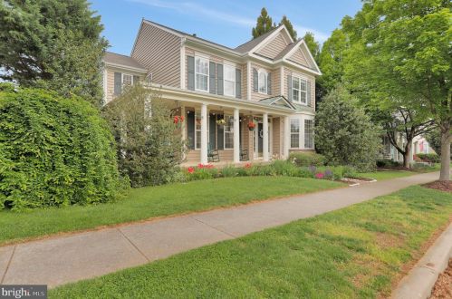 194 Braddock St, Charles Town, WV 25414-5084