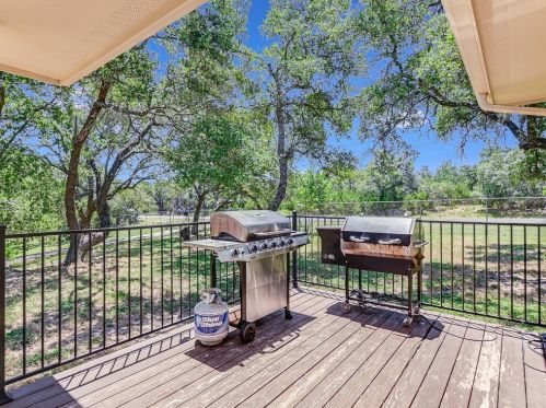 10000 Gainsborough Dr, Spring Branch TX 78070-6408 exterior